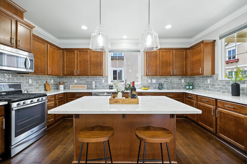 Detail Gallery Image 11 of 37 For 2813 Pinnacles Ter, Fremont,  CA 94538 - 4 Beds | 3/1 Baths