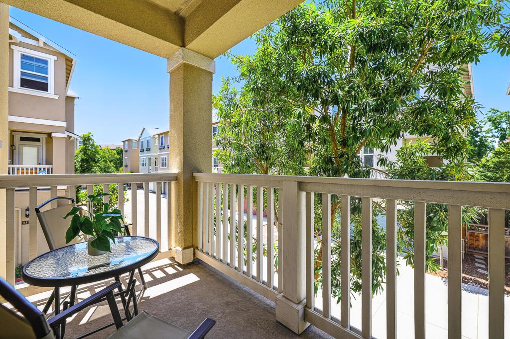 Detail Gallery Image 13 of 37 For 2813 Pinnacles Ter, Fremont,  CA 94538 - 4 Beds | 3/1 Baths