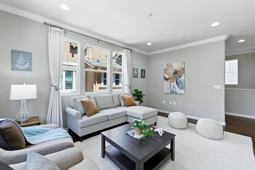 Detail Gallery Image 4 of 37 For 2813 Pinnacles Ter, Fremont,  CA 94538 - 4 Beds | 3/1 Baths