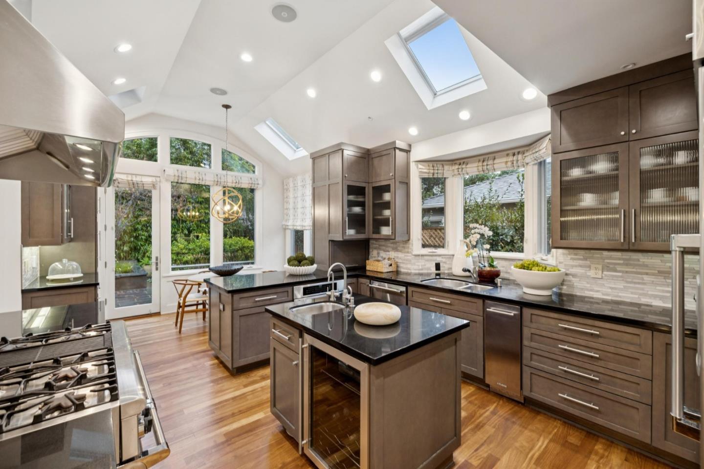 Detail Gallery Image 14 of 43 For 1045 College Ave, Menlo Park,  CA 94025 - 5 Beds | 4/1 Baths