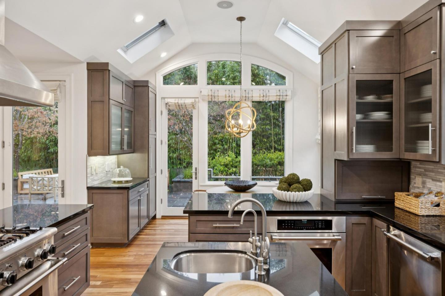 Detail Gallery Image 16 of 43 For 1045 College Ave, Menlo Park,  CA 94025 - 5 Beds | 4/1 Baths