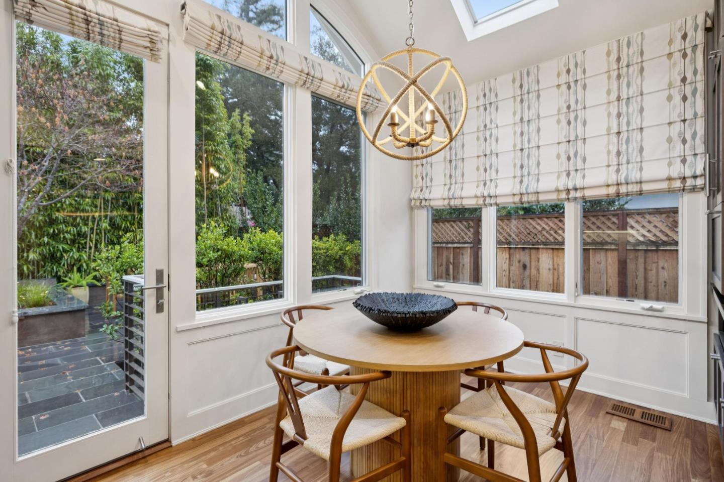 Detail Gallery Image 17 of 43 For 1045 College Ave, Menlo Park,  CA 94025 - 5 Beds | 4/1 Baths