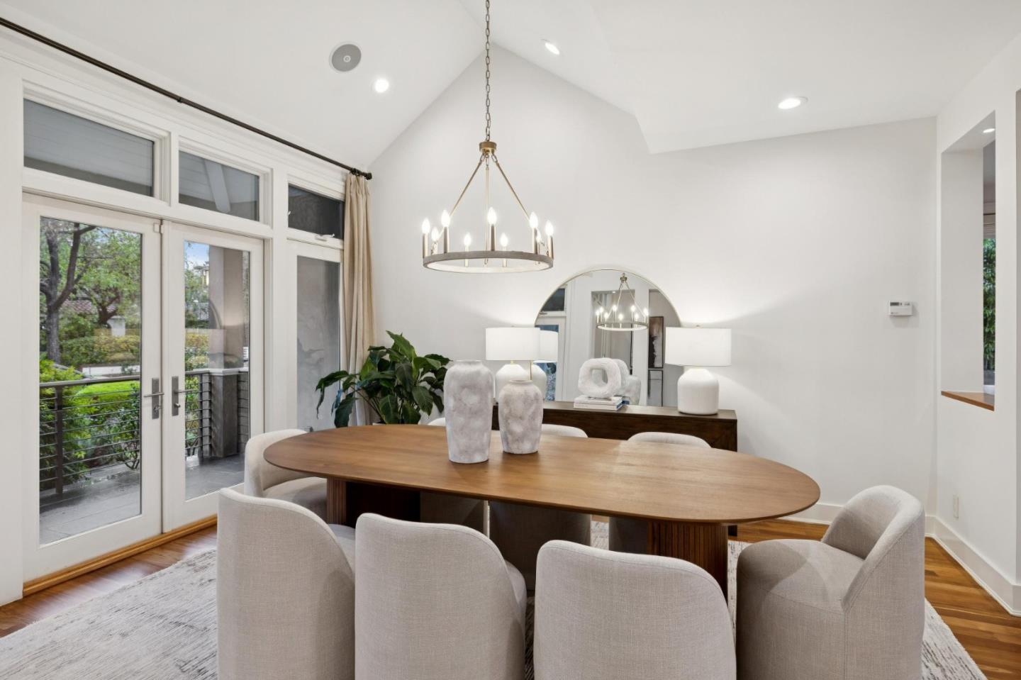 Detail Gallery Image 8 of 43 For 1045 College Ave, Menlo Park,  CA 94025 - 5 Beds | 4/1 Baths