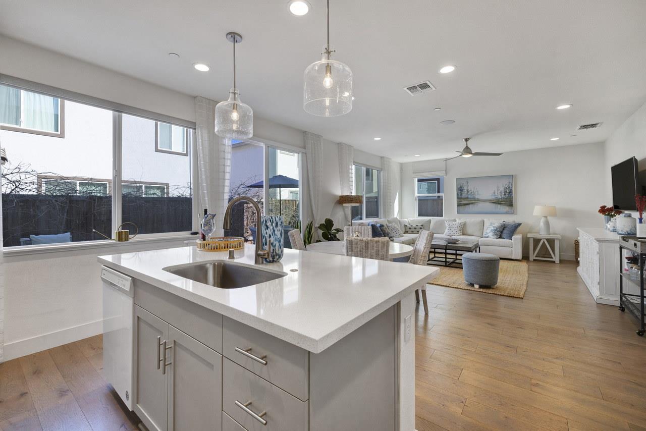 Detail Gallery Image 11 of 43 For 1340 Cavalier Ct, Hollister,  CA 95023 - 3 Beds | 2/1 Baths