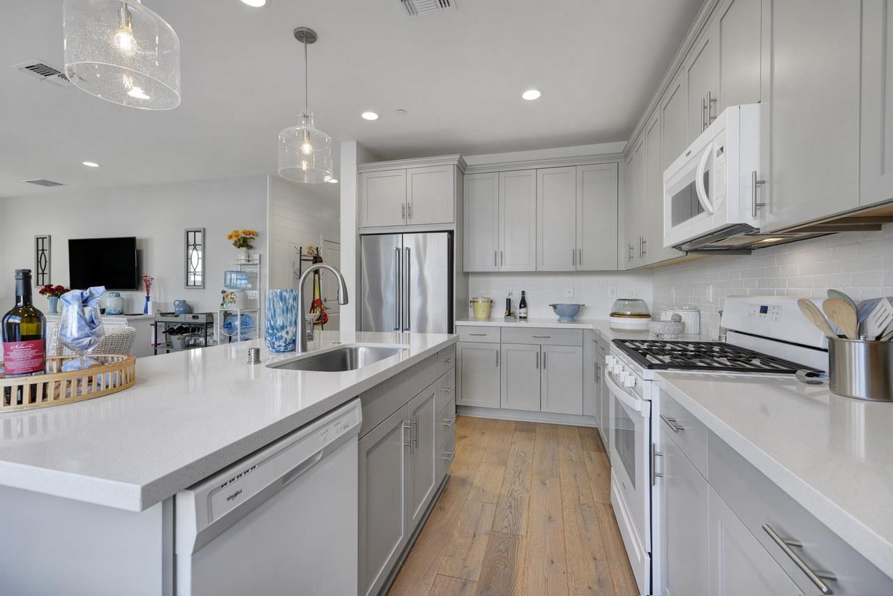 Detail Gallery Image 12 of 43 For 1340 Cavalier Ct, Hollister,  CA 95023 - 3 Beds | 2/1 Baths