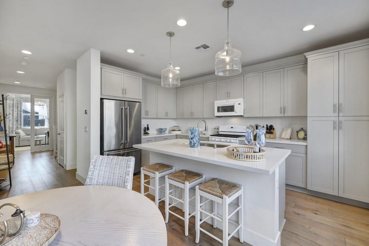 Detail Gallery Image 13 of 43 For 1340 Cavalier Ct, Hollister,  CA 95023 - 3 Beds | 2/1 Baths