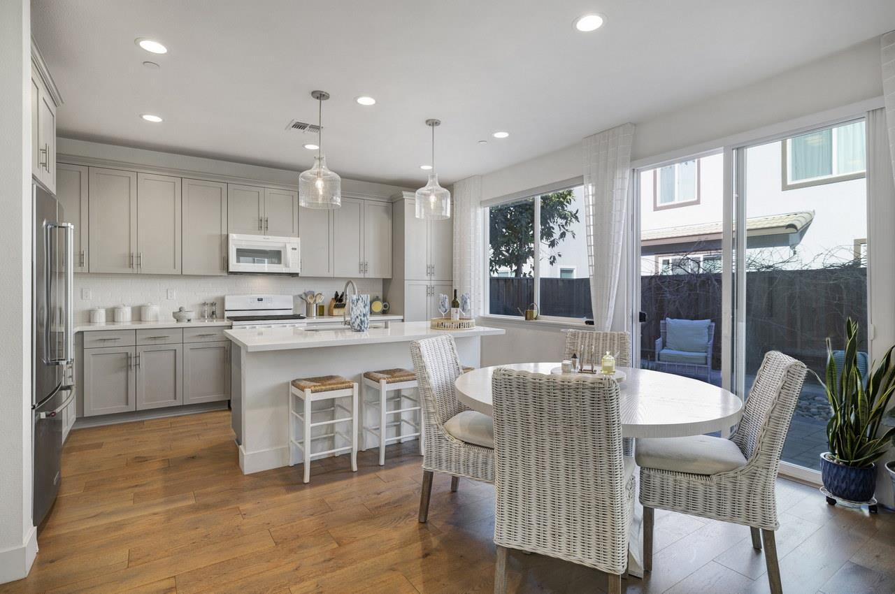 Detail Gallery Image 14 of 43 For 1340 Cavalier Ct, Hollister,  CA 95023 - 3 Beds | 2/1 Baths