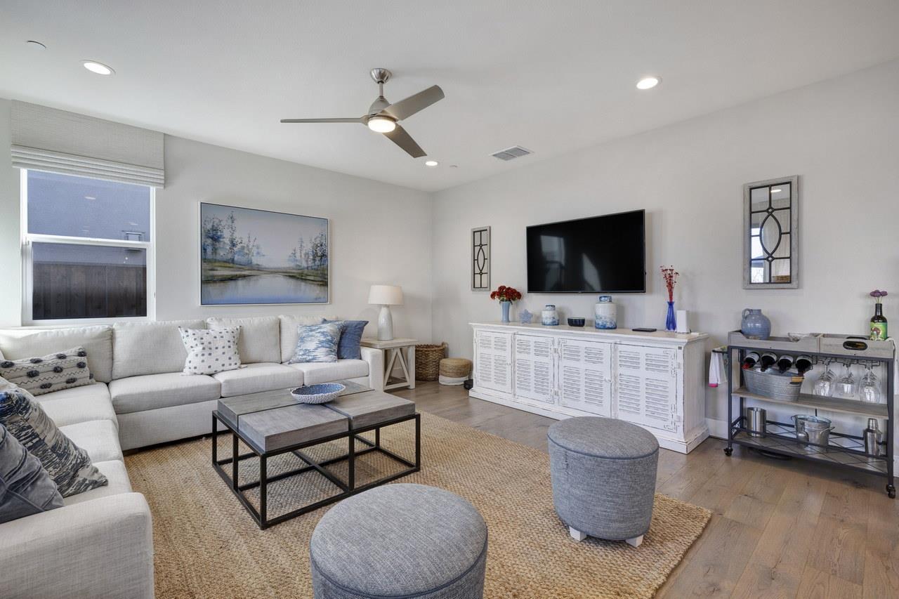 Detail Gallery Image 17 of 43 For 1340 Cavalier Ct, Hollister,  CA 95023 - 3 Beds | 2/1 Baths