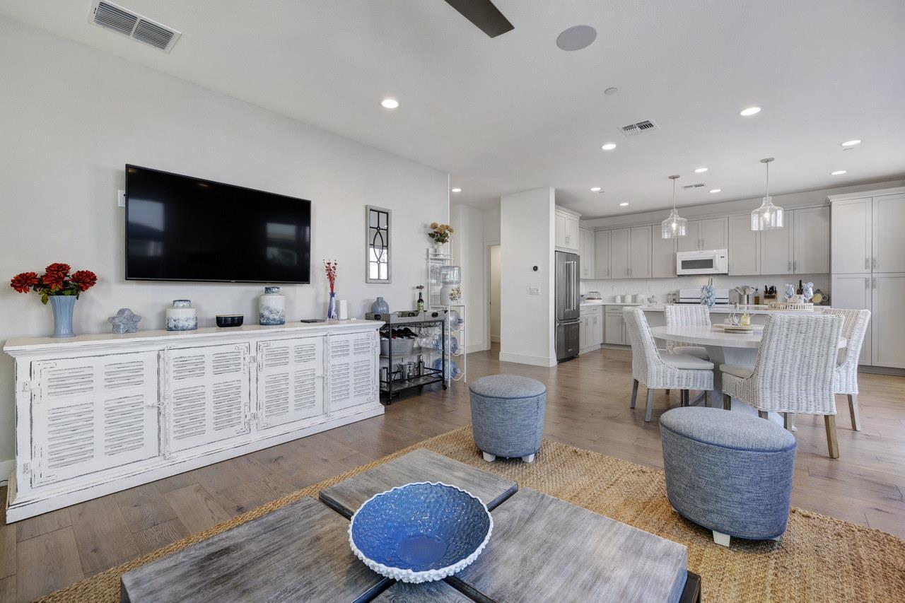 Detail Gallery Image 18 of 43 For 1340 Cavalier Ct, Hollister,  CA 95023 - 3 Beds | 2/1 Baths