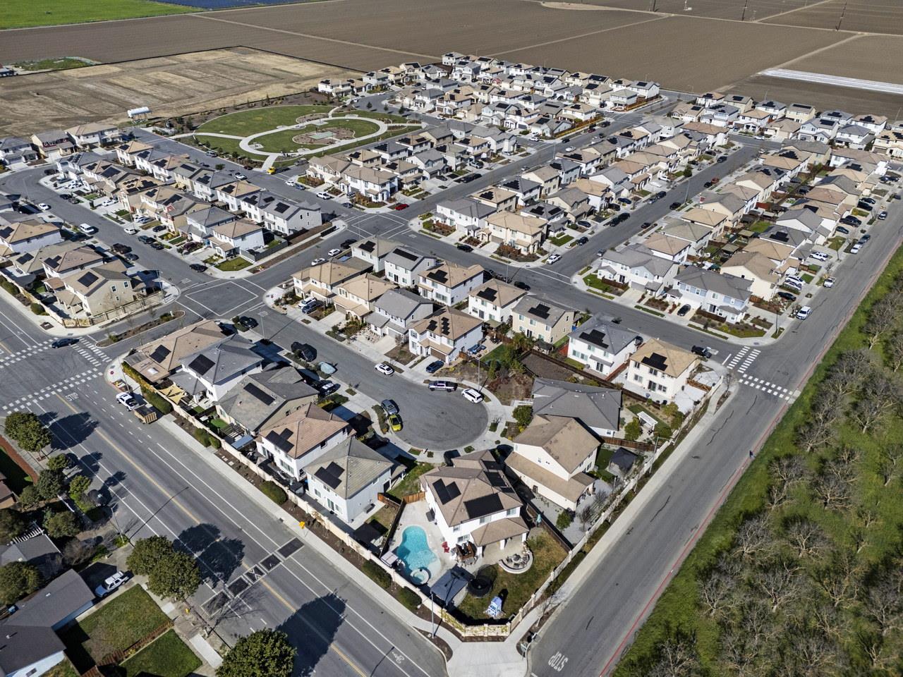 Detail Gallery Image 38 of 43 For 1340 Cavalier Ct, Hollister,  CA 95023 - 3 Beds | 2/1 Baths