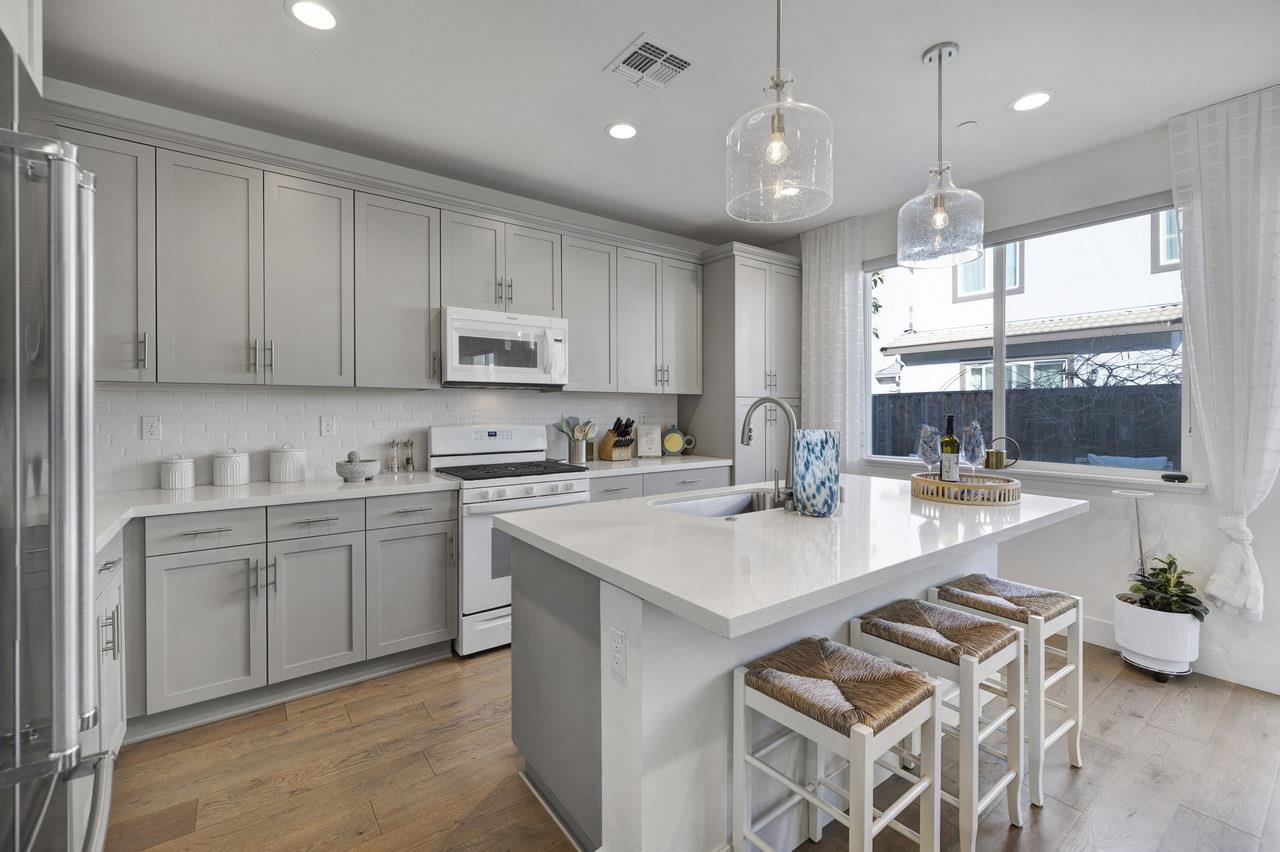 Detail Gallery Image 9 of 43 For 1340 Cavalier Ct, Hollister,  CA 95023 - 3 Beds | 2/1 Baths