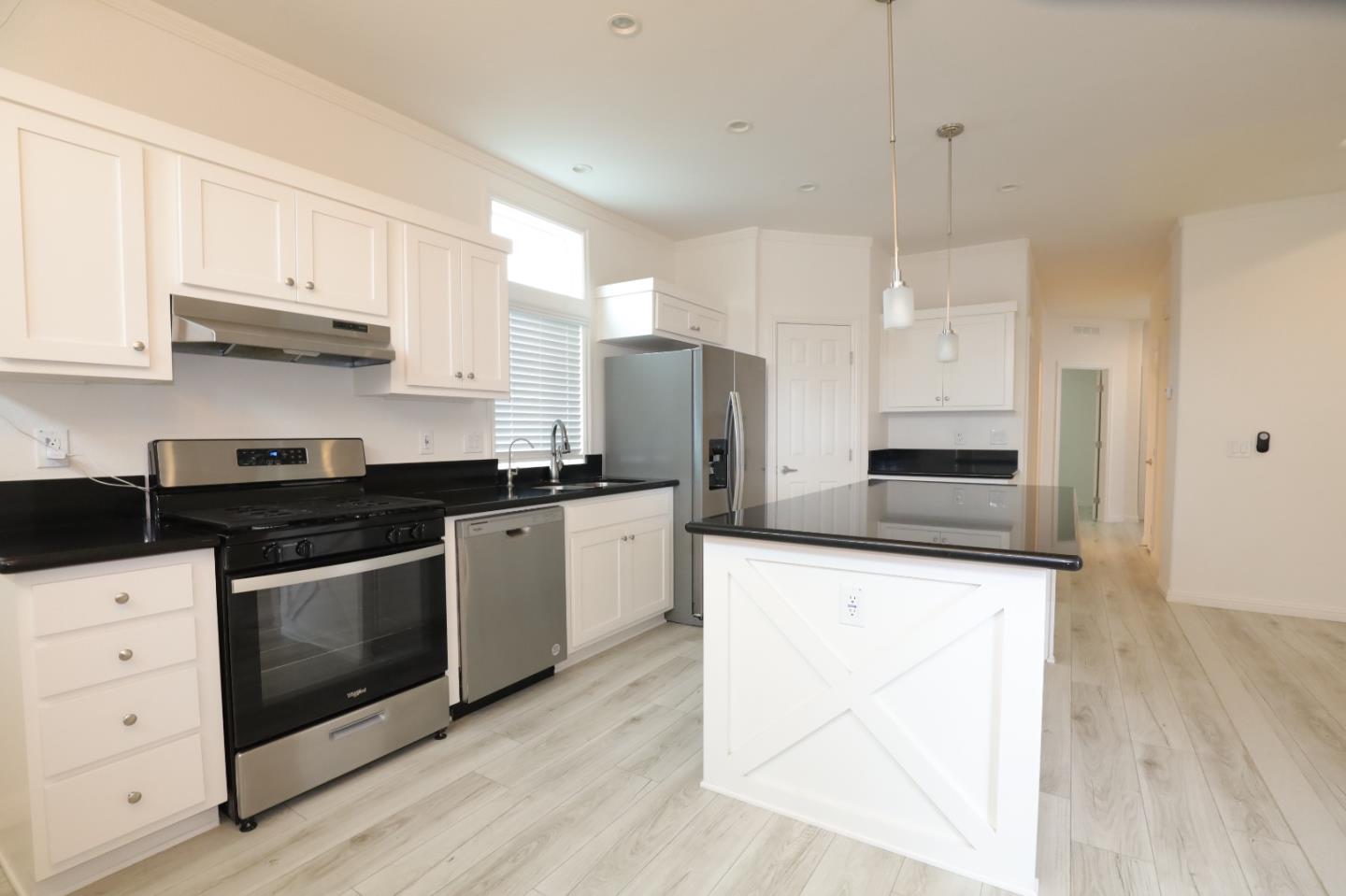 Detail Gallery Image 12 of 30 For 270 Umbarger Rd #81,  San Jose,  CA 95111 - 3 Beds | 2 Baths