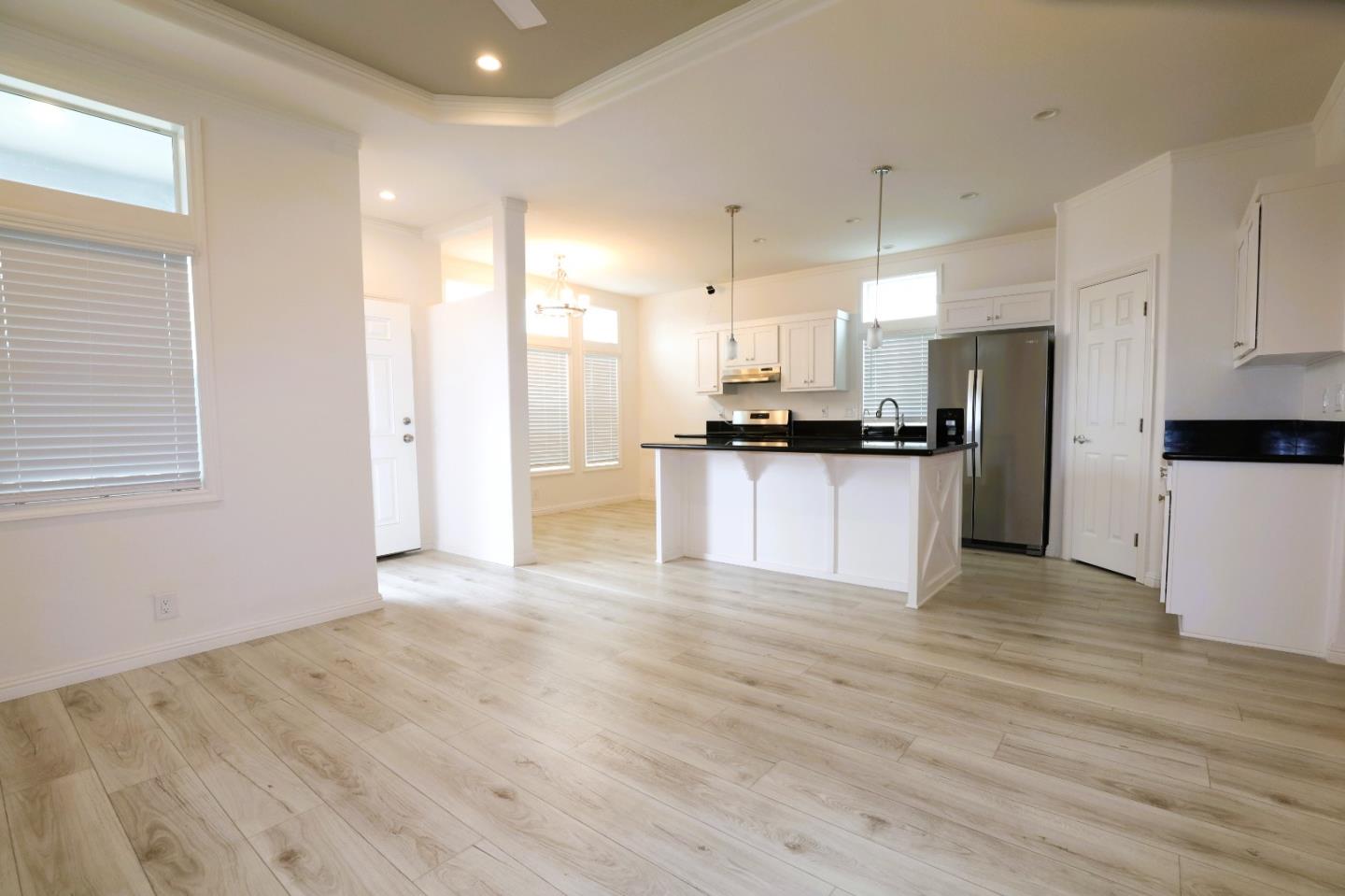 Detail Gallery Image 4 of 30 For 270 Umbarger Rd #81,  San Jose,  CA 95111 - 3 Beds | 2 Baths