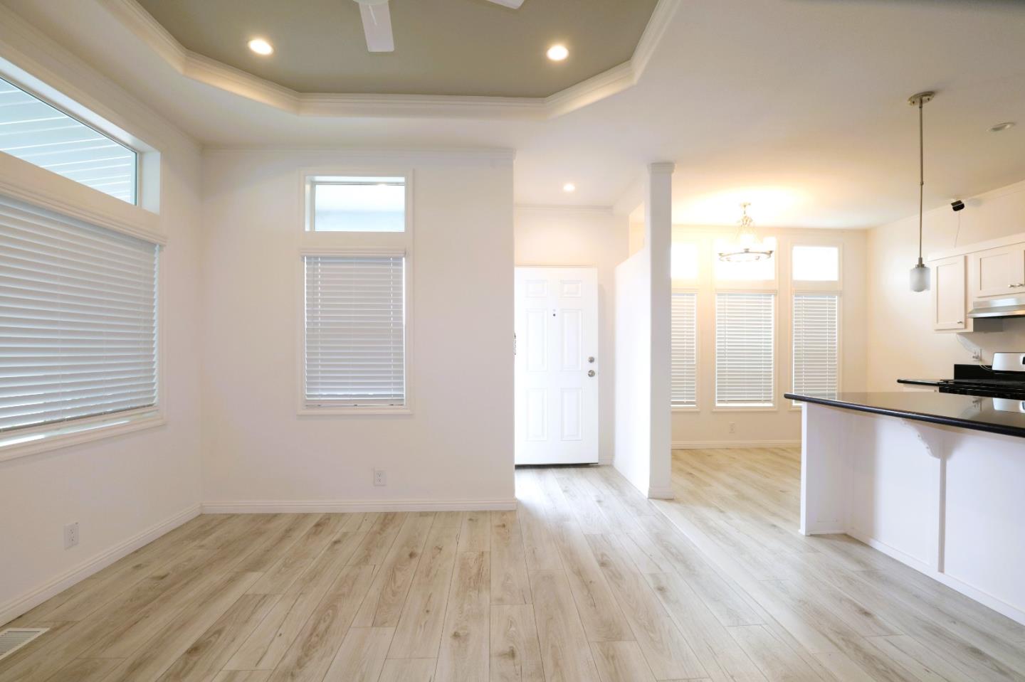 Detail Gallery Image 5 of 30 For 270 Umbarger Rd #81,  San Jose,  CA 95111 - 3 Beds | 2 Baths