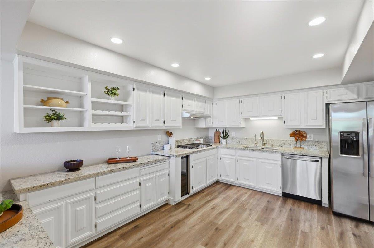 Detail Gallery Image 7 of 41 For 218 Altura Vis, Los Gatos,  CA 95032 - 3 Beds | 2 Baths