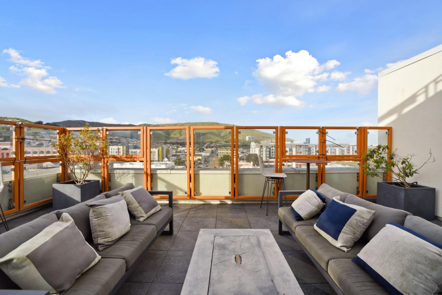 Detail Gallery Image 12 of 16 For 200 Linden Ave #811,  South San Francisco,  CA 94080 - 2 Beds | 2 Baths