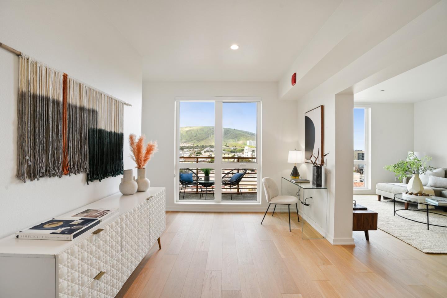 Detail Gallery Image 4 of 16 For 200 Linden Ave #811,  South San Francisco,  CA 94080 - 2 Beds | 2 Baths