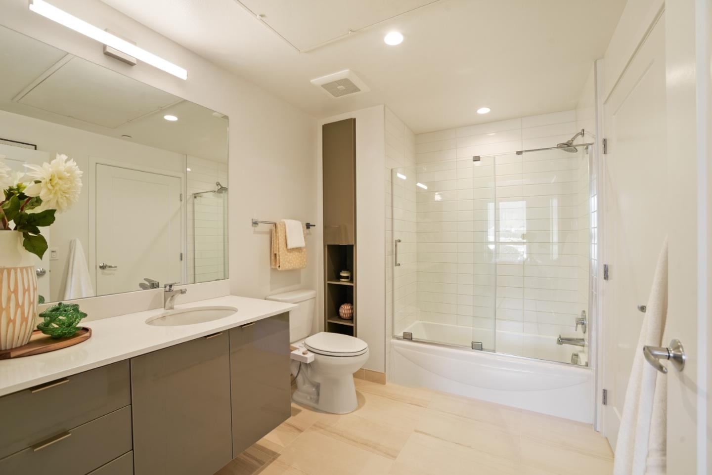 Detail Gallery Image 9 of 16 For 200 Linden Ave #811,  South San Francisco,  CA 94080 - 2 Beds | 2 Baths
