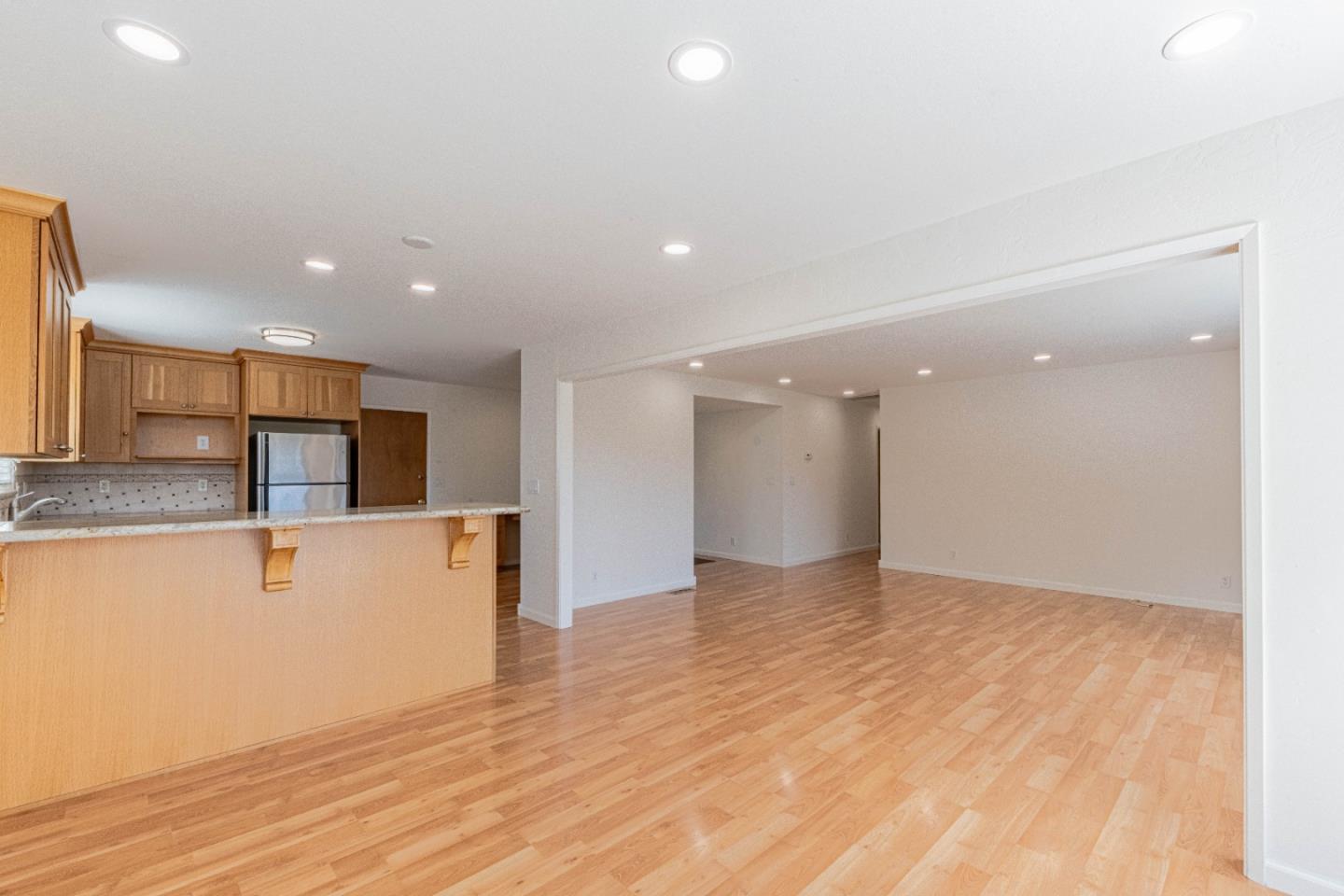 Detail Gallery Image 10 of 27 For 30 Santa Monica Ct, Salinas,  CA 93901 - 3 Beds | 2 Baths