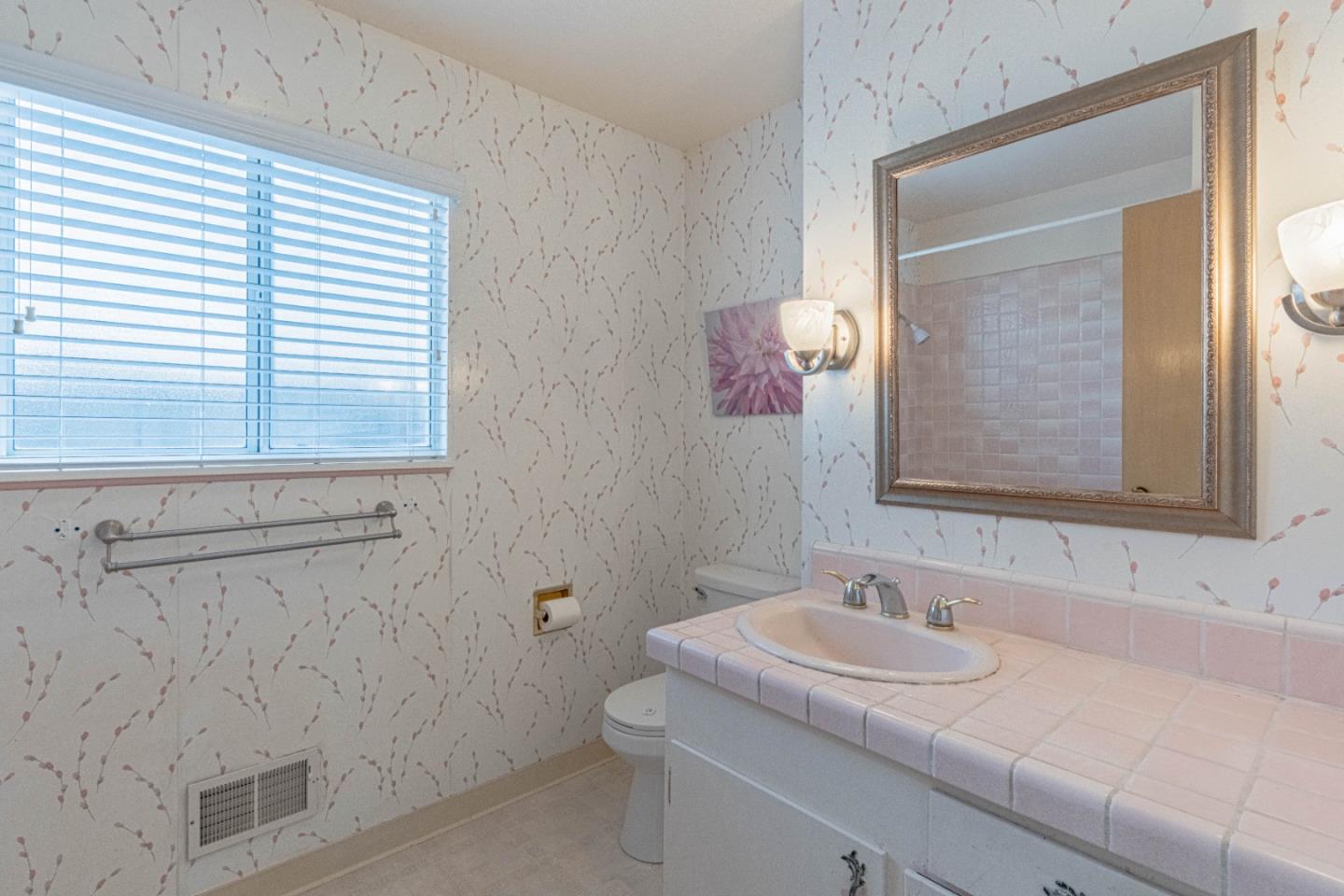Detail Gallery Image 20 of 27 For 30 Santa Monica Ct, Salinas,  CA 93901 - 3 Beds | 2 Baths
