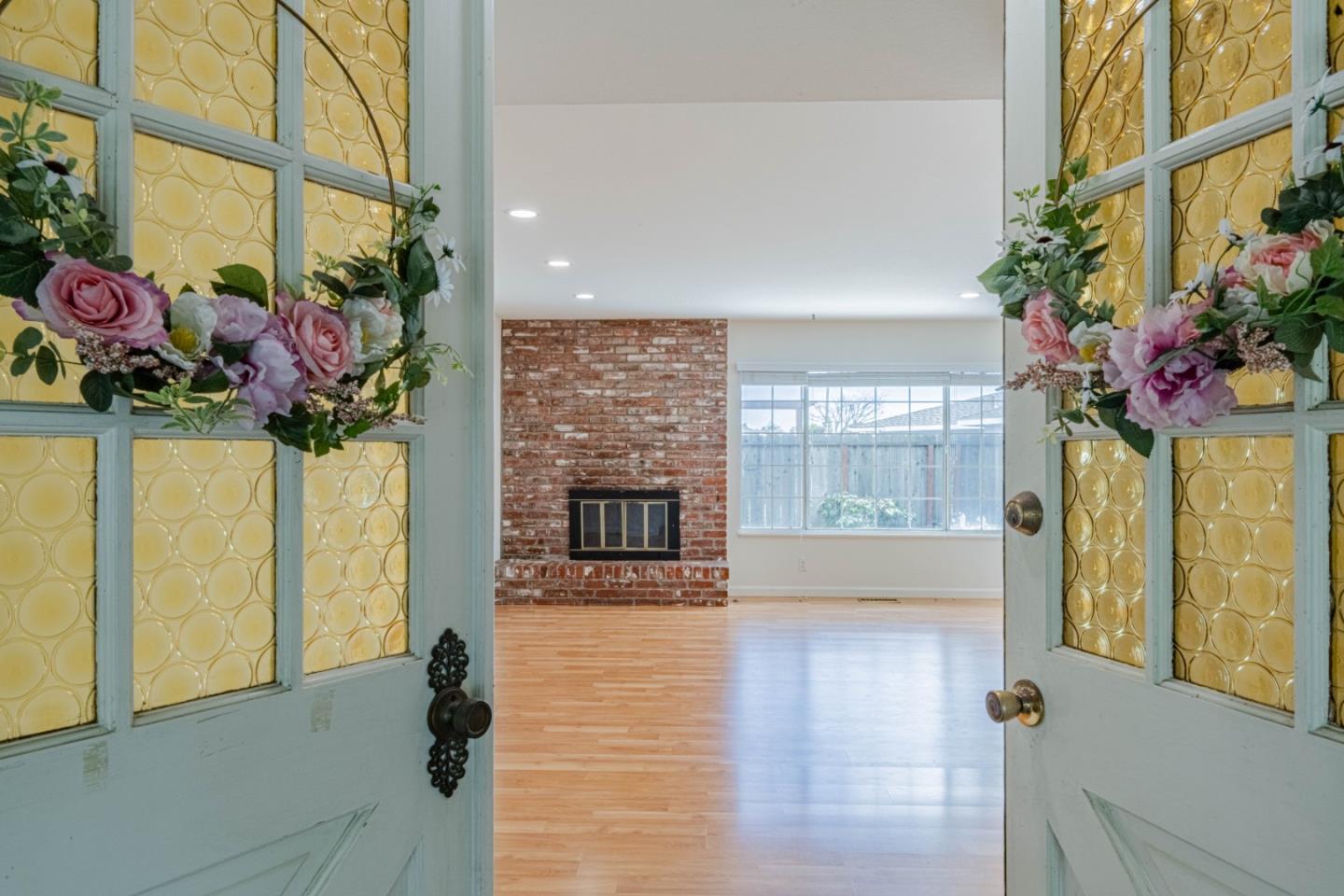 Detail Gallery Image 4 of 27 For 30 Santa Monica Ct, Salinas,  CA 93901 - 3 Beds | 2 Baths