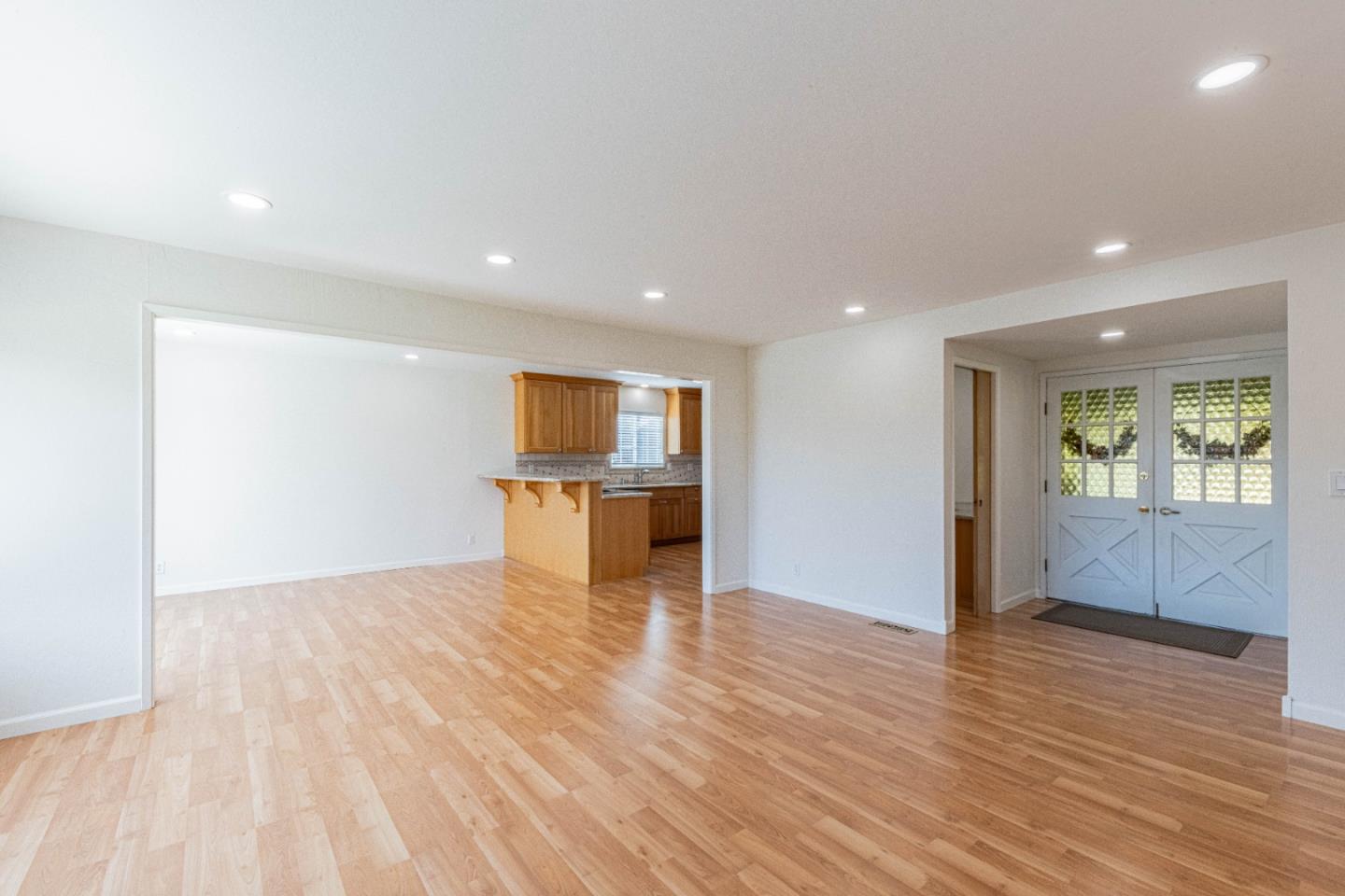 Detail Gallery Image 7 of 27 For 30 Santa Monica Ct, Salinas,  CA 93901 - 3 Beds | 2 Baths