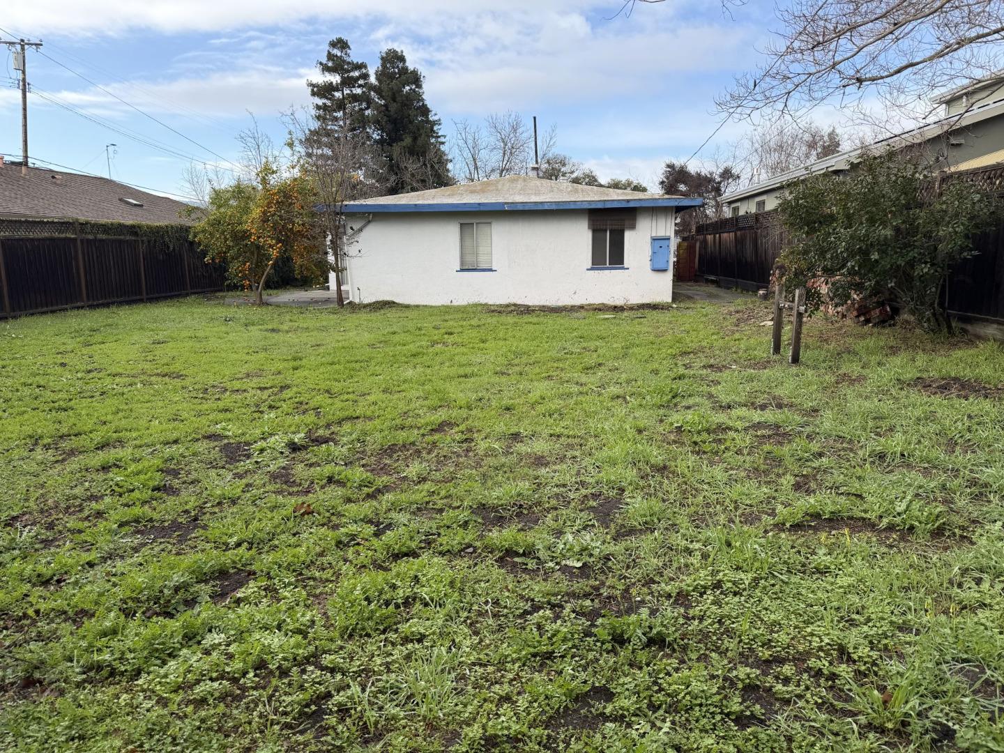 Detail Gallery Image 3 of 4 For 2971 Bryant St, Palo Alto,  CA 94306 - 3 Beds | 1 Baths