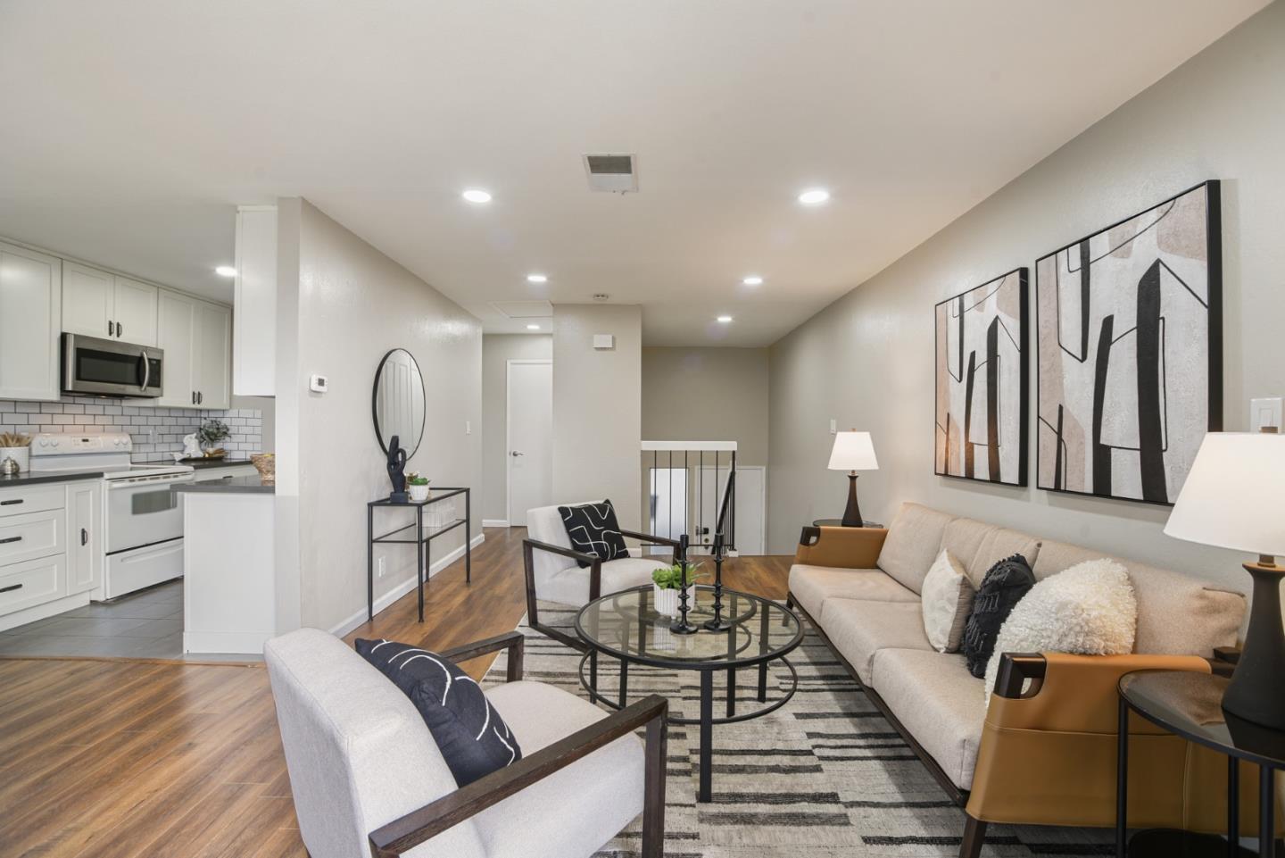 Detail Gallery Image 3 of 20 For 2332 D St, Hayward,  CA 94541 - 2 Beds | 1/1 Baths