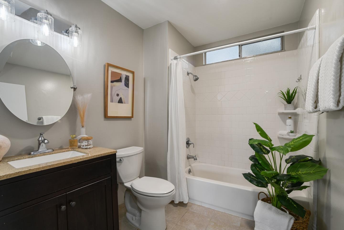 Detail Gallery Image 7 of 20 For 2332 D St, Hayward,  CA 94541 - 2 Beds | 1/1 Baths