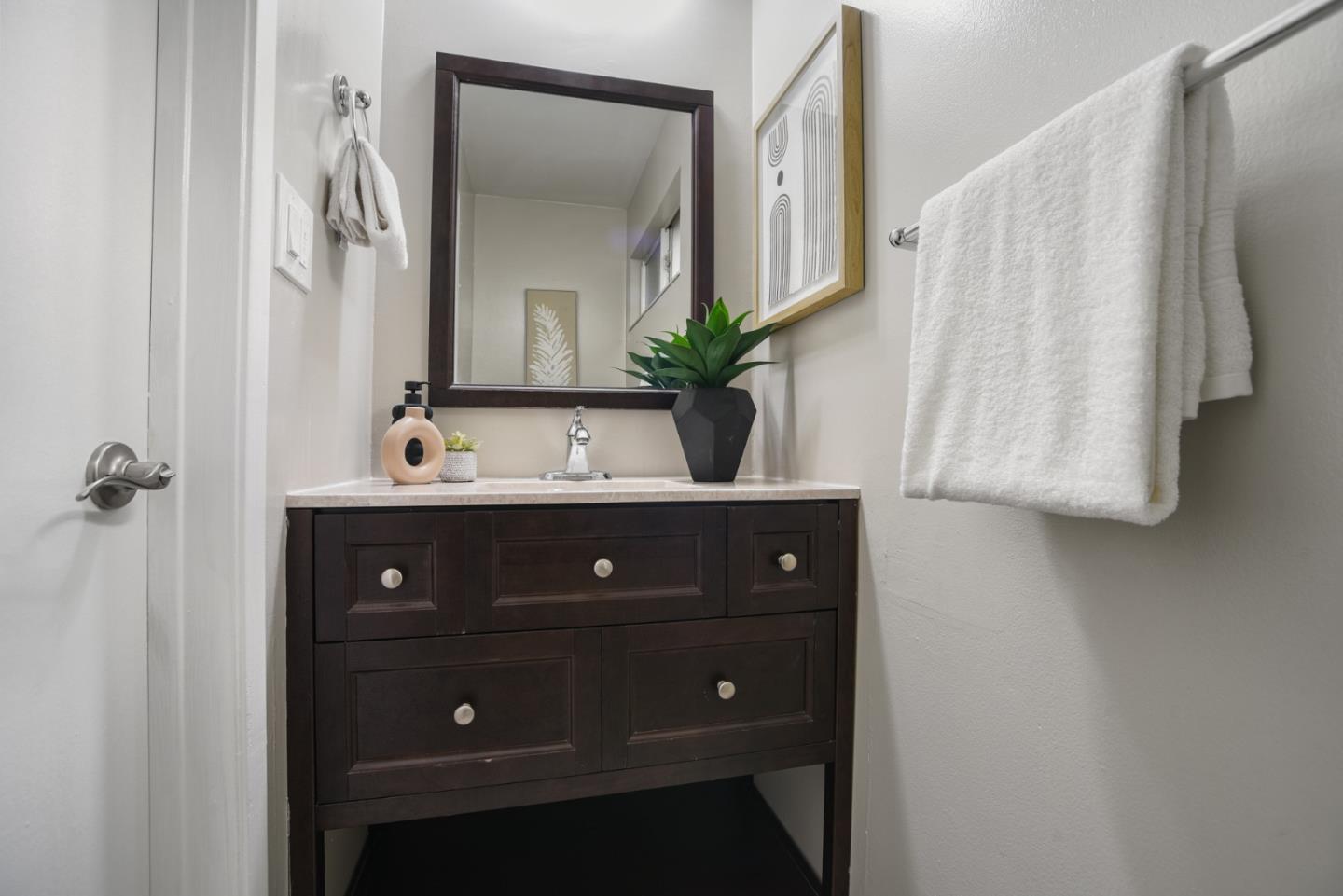 Detail Gallery Image 9 of 20 For 2332 D St, Hayward,  CA 94541 - 2 Beds | 1/1 Baths