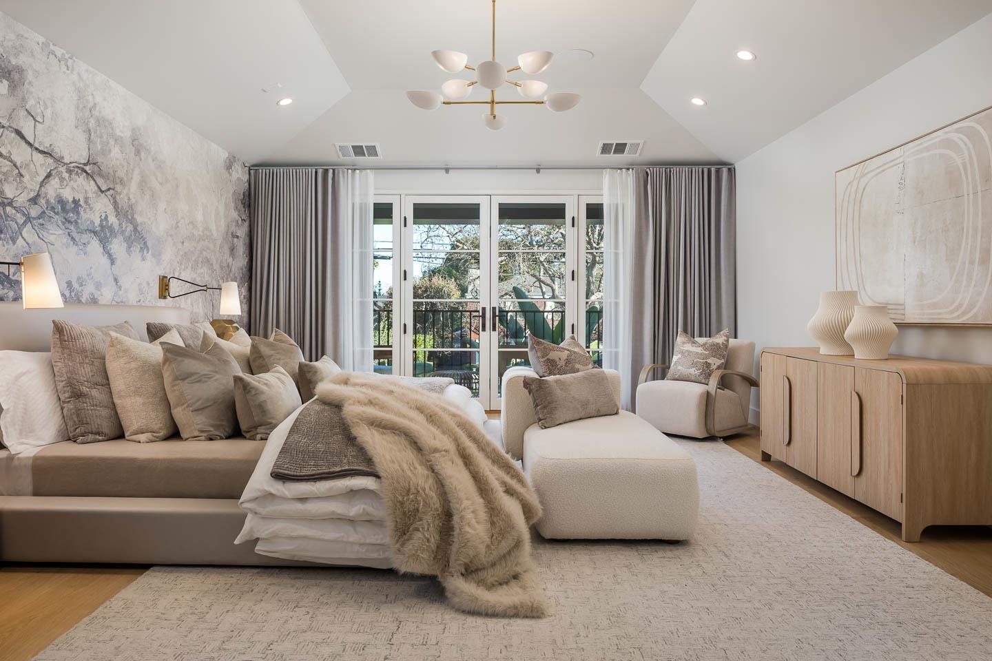 Detail Gallery Image 15 of 26 For 161 Lowell Ave, Palo Alto,  CA 94301 - 5 Beds | 4/1 Baths