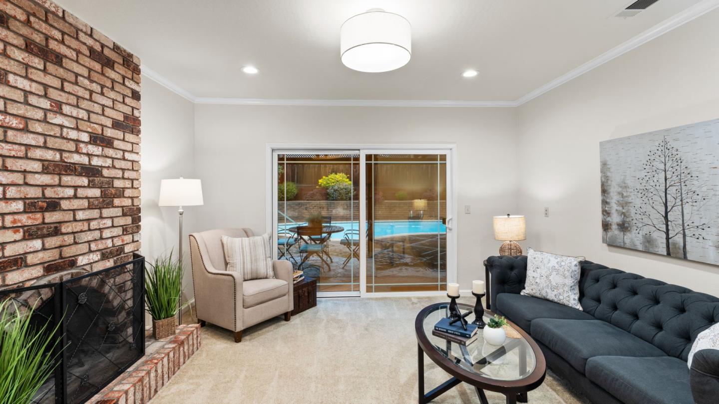 Detail Gallery Image 10 of 24 For 8062 Peppertree Rd, Dublin,  CA 94568 - 4 Beds | 2 Baths