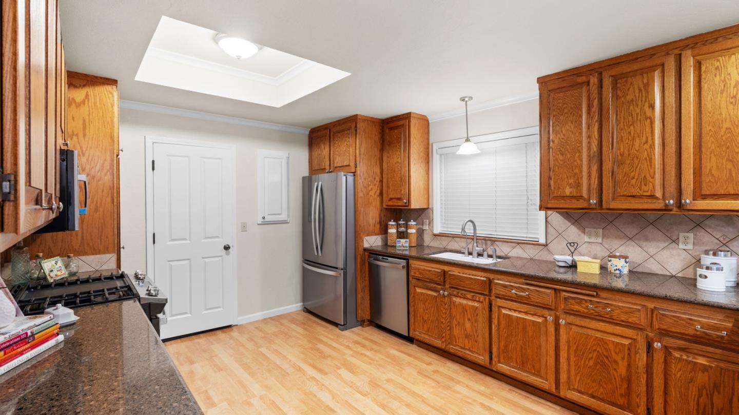 Detail Gallery Image 7 of 24 For 8062 Peppertree Rd, Dublin,  CA 94568 - 4 Beds | 2 Baths