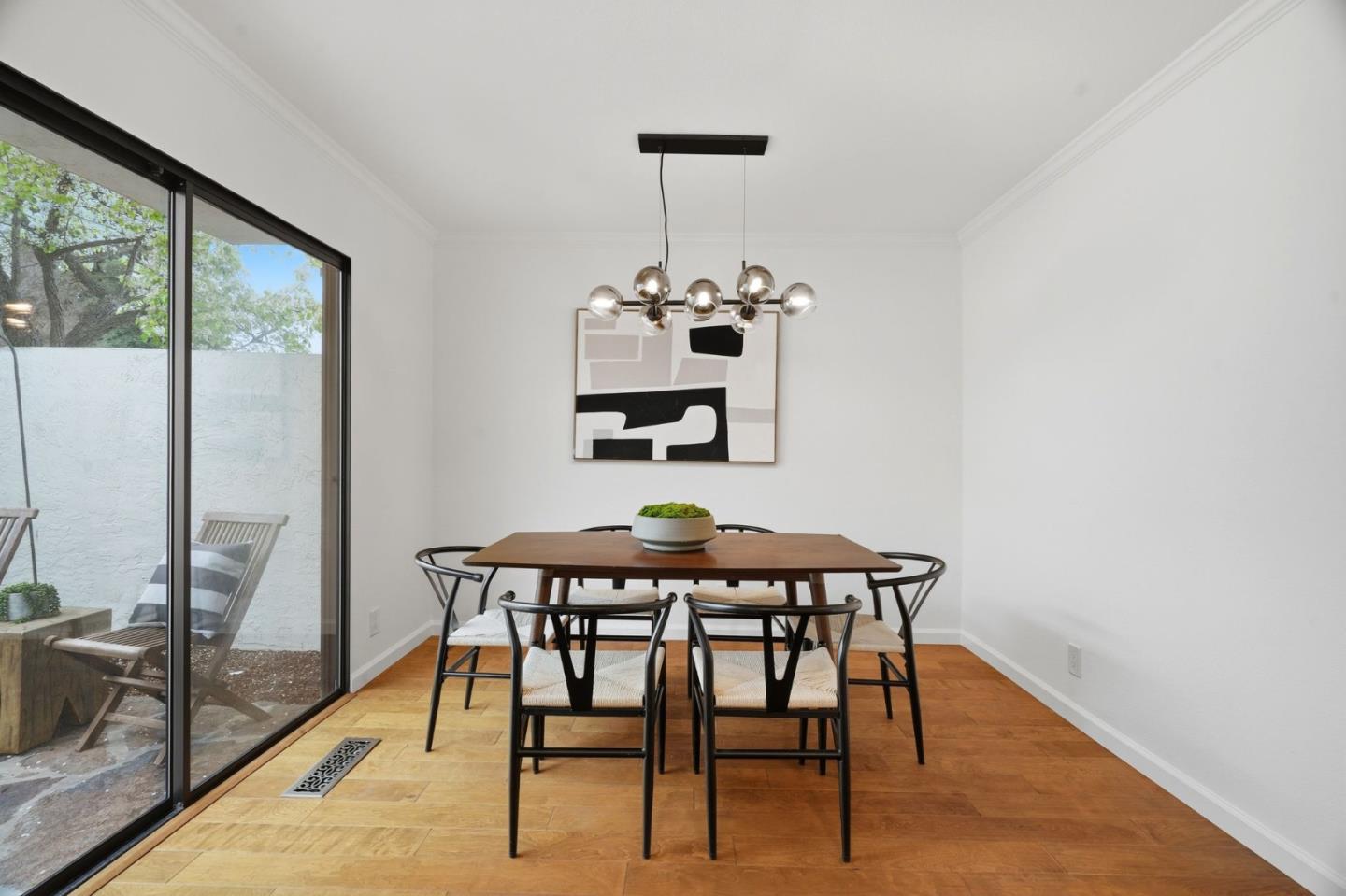 Detail Gallery Image 4 of 24 For 243 Sierra Vista Ave, Mountain View,  CA 94043 - 3 Beds | 2/1 Baths