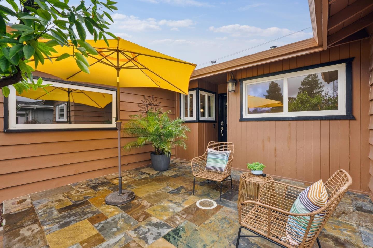 Detail Gallery Image 4 of 44 For 2083 Barrett Ave, San Jose,  CA 95124 - 4 Beds | 2 Baths