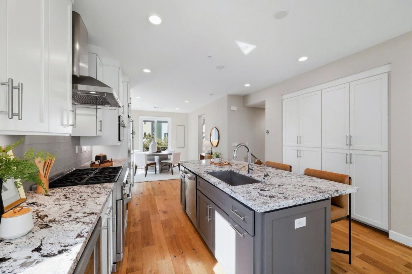 Detail Gallery Image 13 of 40 For 150 Hack Ross Ave, San Mateo,  CA 94403 - 4 Beds | 4 Baths