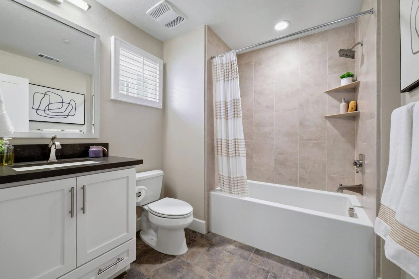 Detail Gallery Image 6 of 40 For 150 Hack Ross Ave, San Mateo,  CA 94403 - 4 Beds | 4 Baths