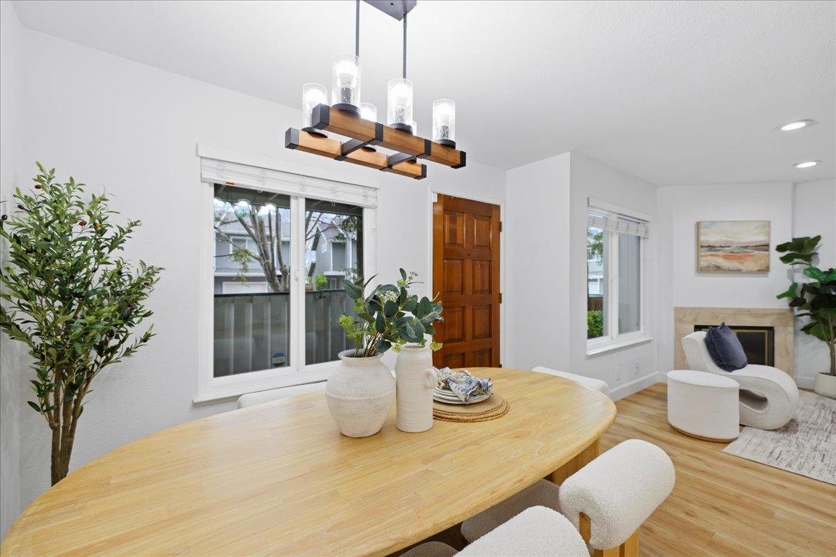 Detail Gallery Image 4 of 22 For 680 Blackford Ct, San Jose,  CA 95117 - 2 Beds | 2 Baths