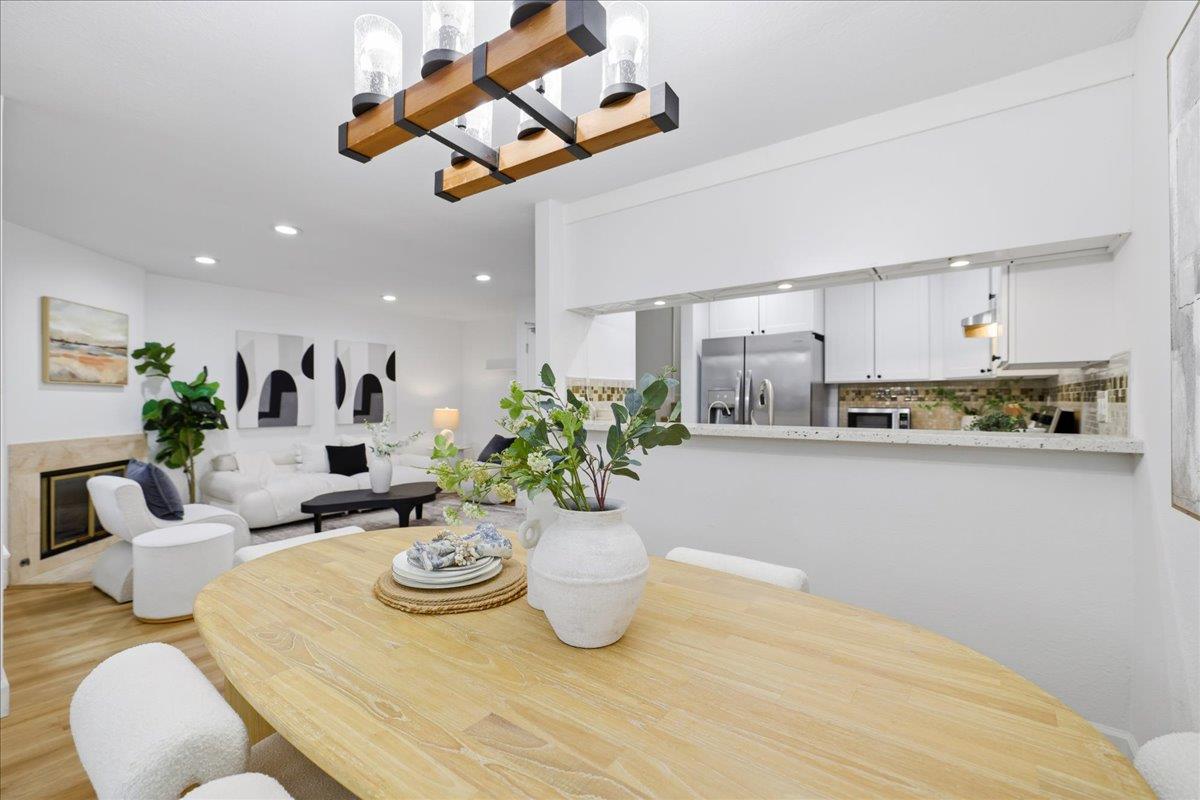 Detail Gallery Image 5 of 22 For 680 Blackford Ct, San Jose,  CA 95117 - 2 Beds | 2 Baths