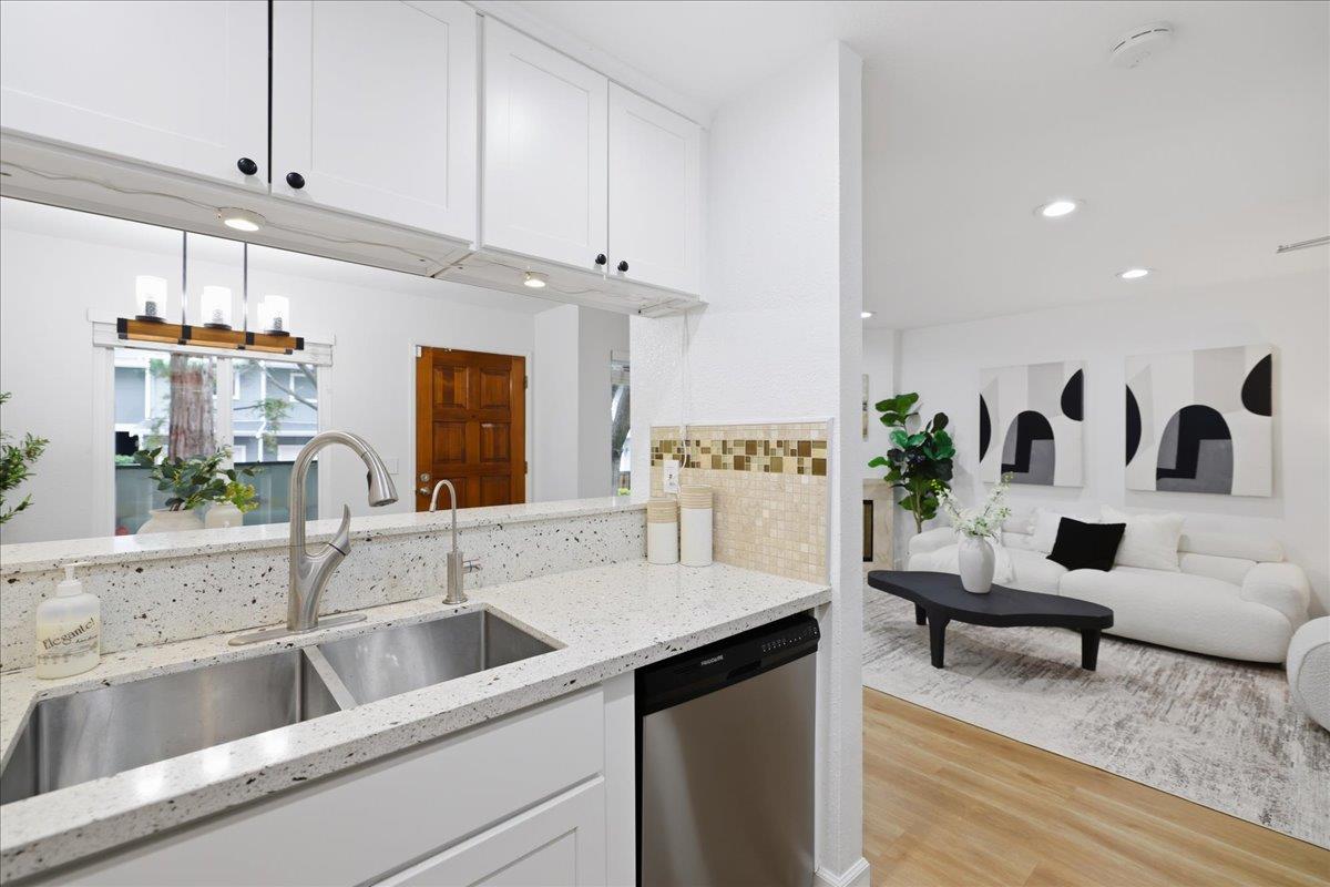 Detail Gallery Image 7 of 22 For 680 Blackford Ct, San Jose,  CA 95117 - 2 Beds | 2 Baths