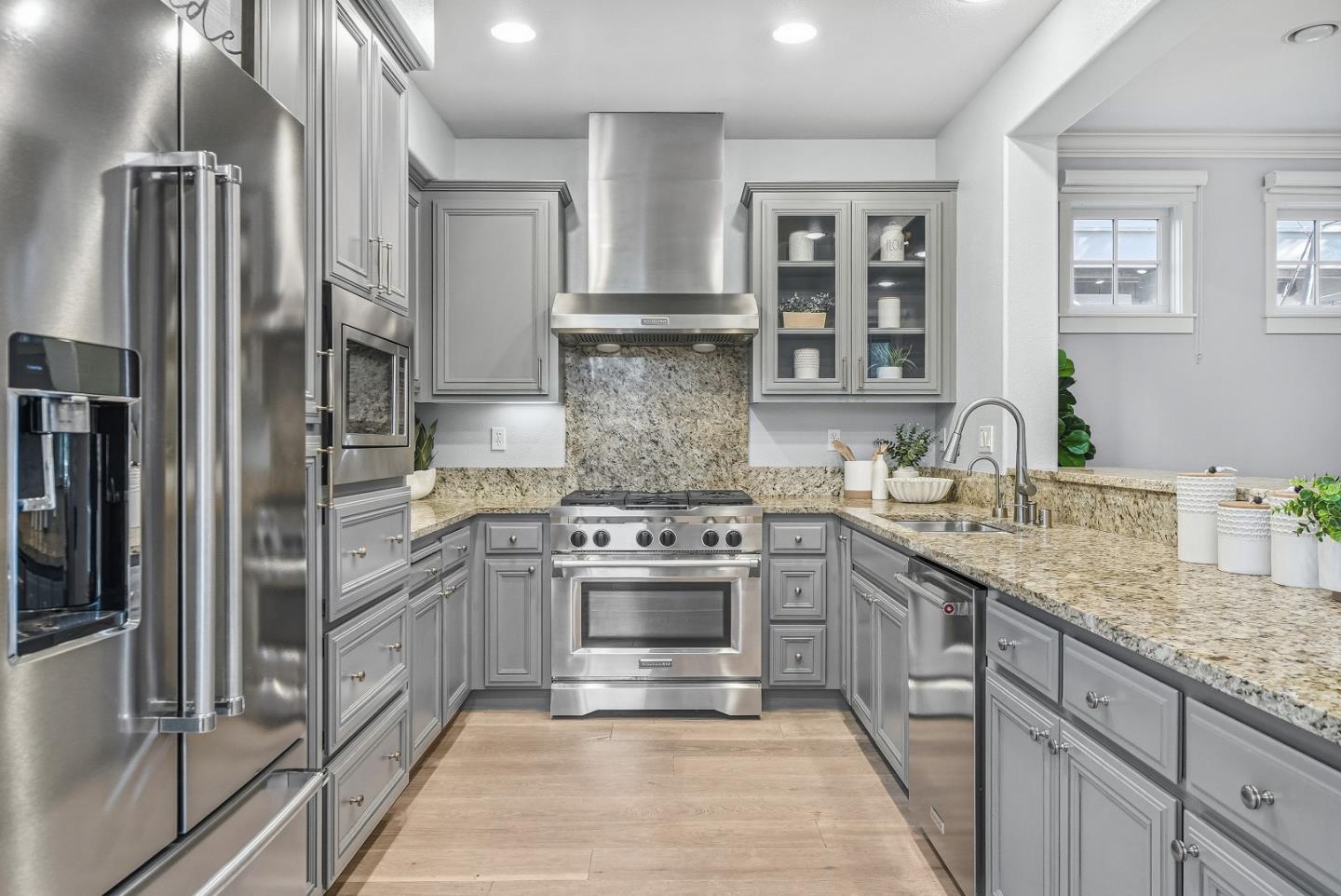 Detail Gallery Image 8 of 31 For 156 Morandi Ln, Menlo Park,  CA 94025 - 4 Beds | 3/1 Baths