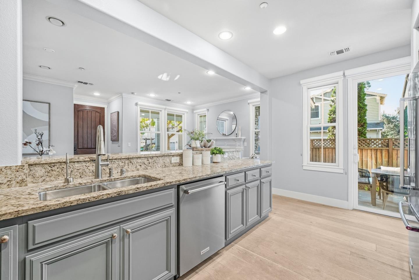 Detail Gallery Image 9 of 31 For 156 Morandi Ln, Menlo Park,  CA 94025 - 4 Beds | 3/1 Baths