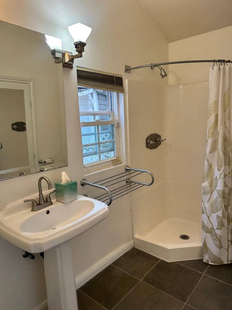 Detail Gallery Image 7 of 24 For 16220 Greenwood Rd, Monte Sereno,  CA 95030 - 4 Beds | 3 Baths