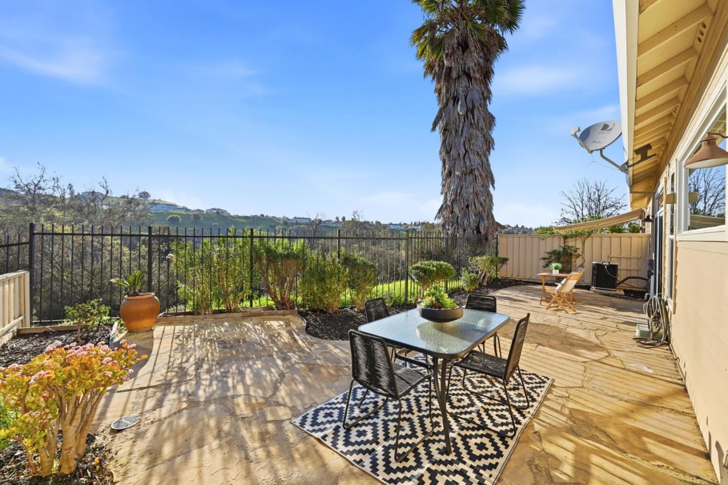 Detail Gallery Image 23 of 45 For 2064 Folle Blanche Dr, San Jose,  CA 95135 - 3 Beds | 2 Baths