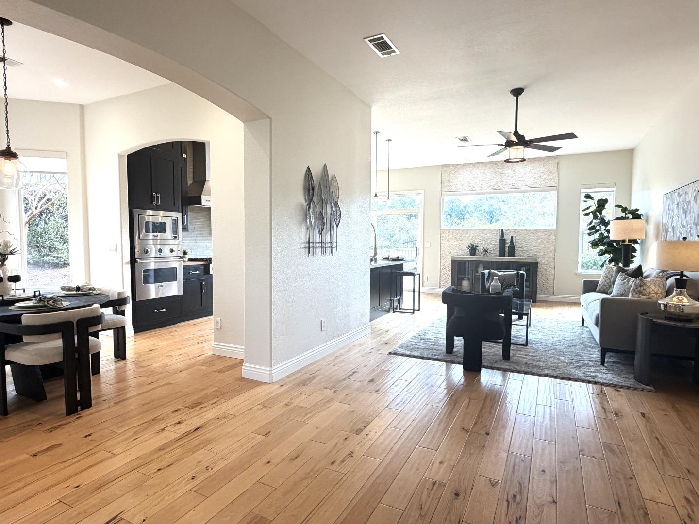 Detail Gallery Image 3 of 45 For 2064 Folle Blanche Dr, San Jose,  CA 95135 - 3 Beds | 2 Baths