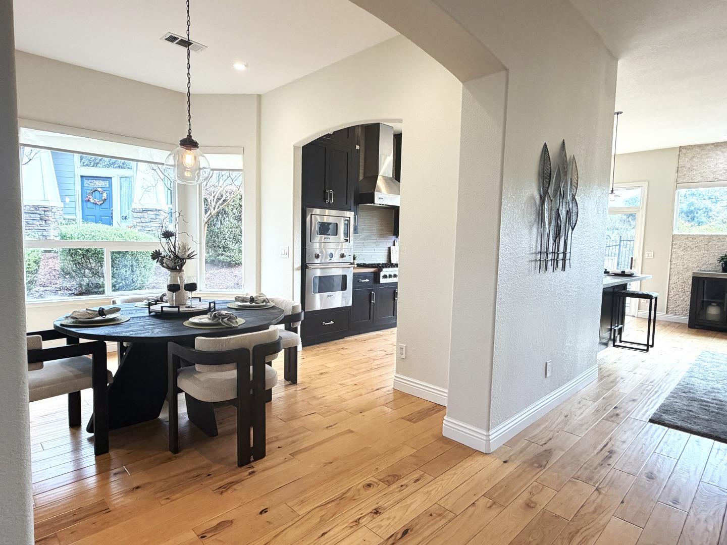 Detail Gallery Image 4 of 45 For 2064 Folle Blanche Dr, San Jose,  CA 95135 - 3 Beds | 2 Baths