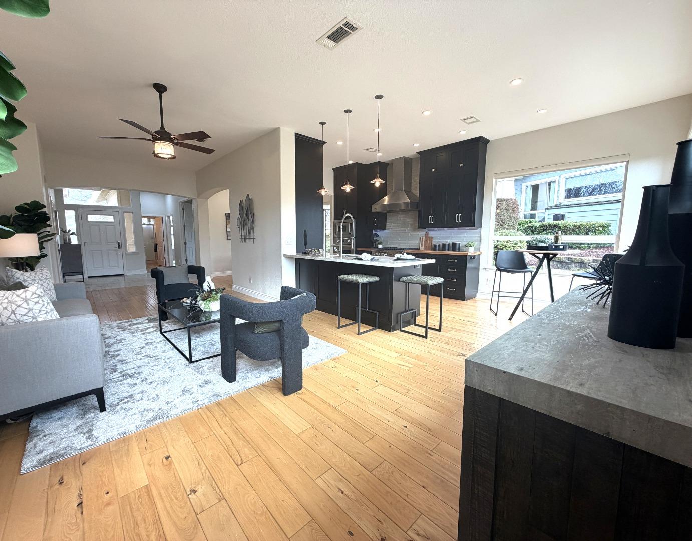 Detail Gallery Image 6 of 45 For 2064 Folle Blanche Dr, San Jose,  CA 95135 - 3 Beds | 2 Baths