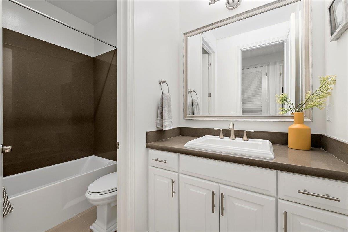 Detail Gallery Image 12 of 21 For 3003 Marcelli Cir, Los Altos,  CA 94022 - 3 Beds | 2/1 Baths