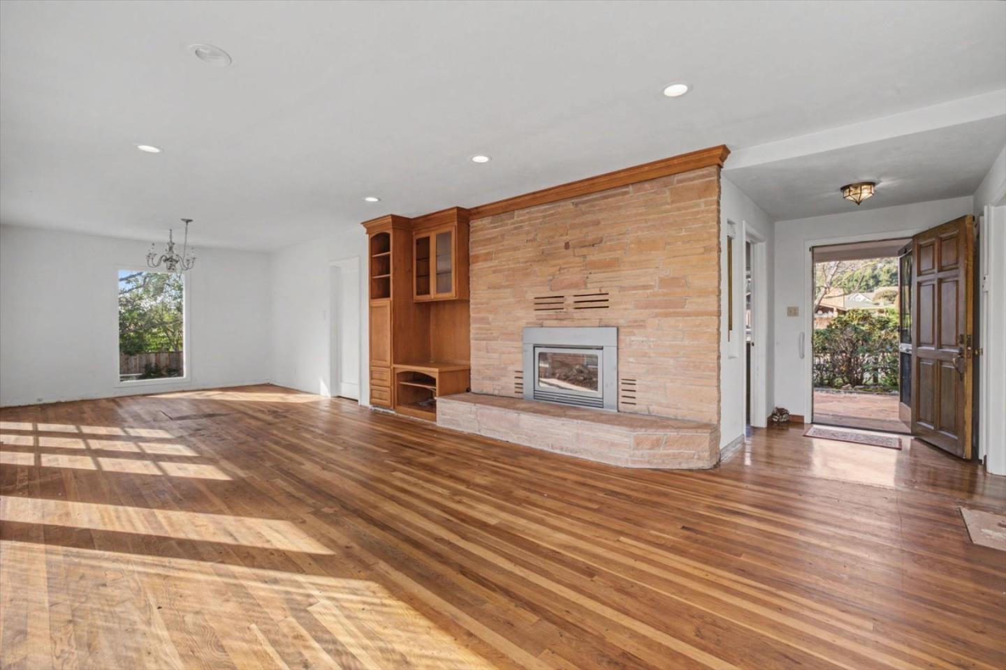 Detail Gallery Image 11 of 28 For 416 Spring St, Santa Cruz,  CA 95060 - 4 Beds | 2/1 Baths