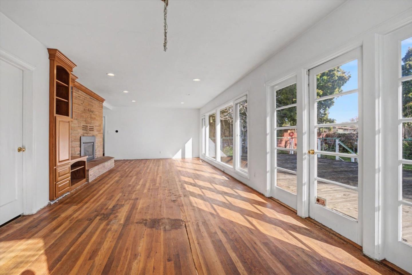 Detail Gallery Image 13 of 28 For 416 Spring St, Santa Cruz,  CA 95060 - 4 Beds | 2/1 Baths